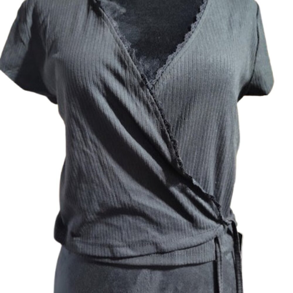 YMI Collections Black Crossbody Cropped Women's Blouse Size Large NWT - Picture 2 of 12